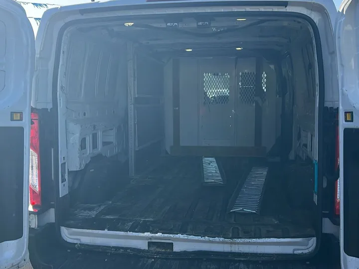 WHITE, 2017 FORD TRANSIT 350 VAN Image 5