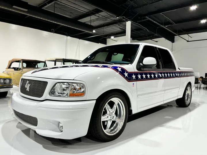 WHITE, 2002 FORD F150 SUPERCREW CAB Image 1