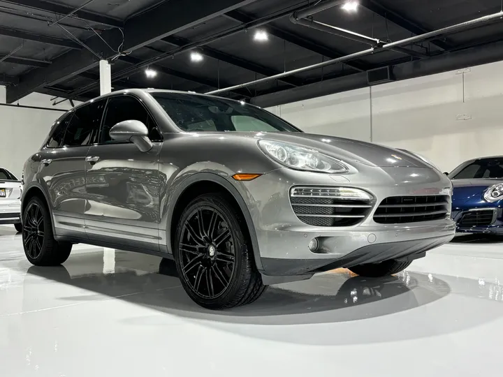 2012 PORSCHE CAYENNE Image 3