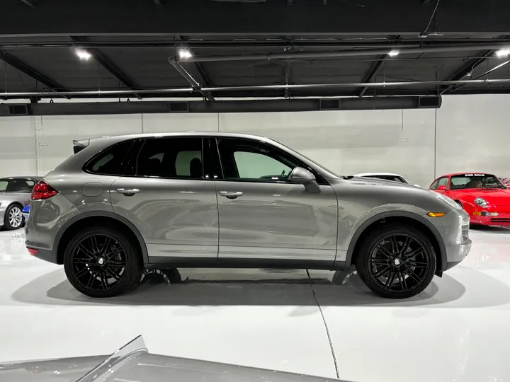 2012 PORSCHE CAYENNE Image 4