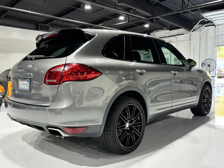 2012 PORSCHE CAYENNE Image 5