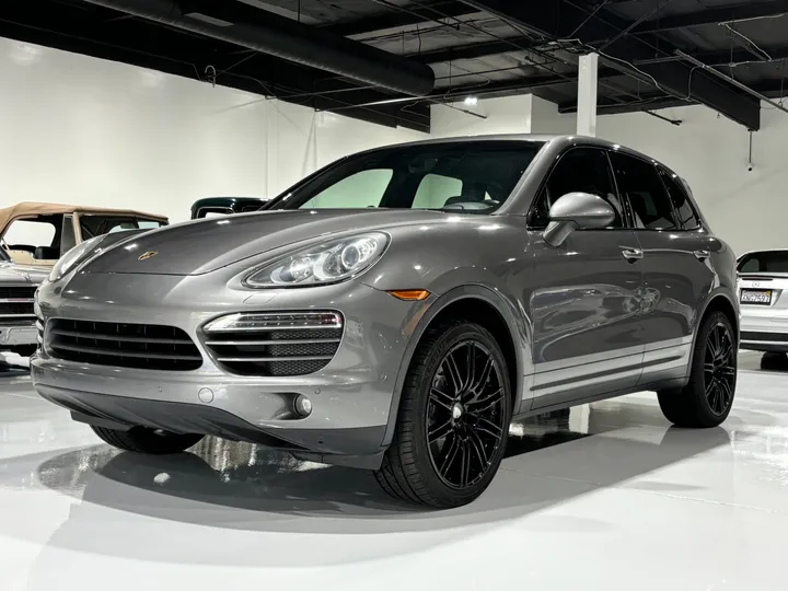 2012 PORSCHE CAYENNE Image 1