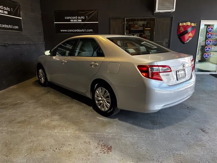 SILVER, 2013 TOYOTA CAMRY Image 7