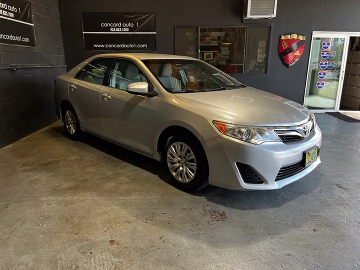 SILVER, 2013 TOYOTA CAMRY Image 3