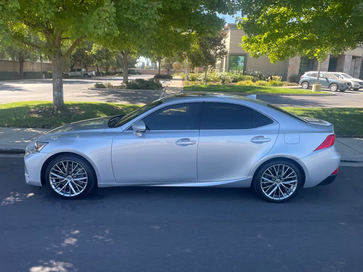 N / A, 2017 LEXUS IS Image 2