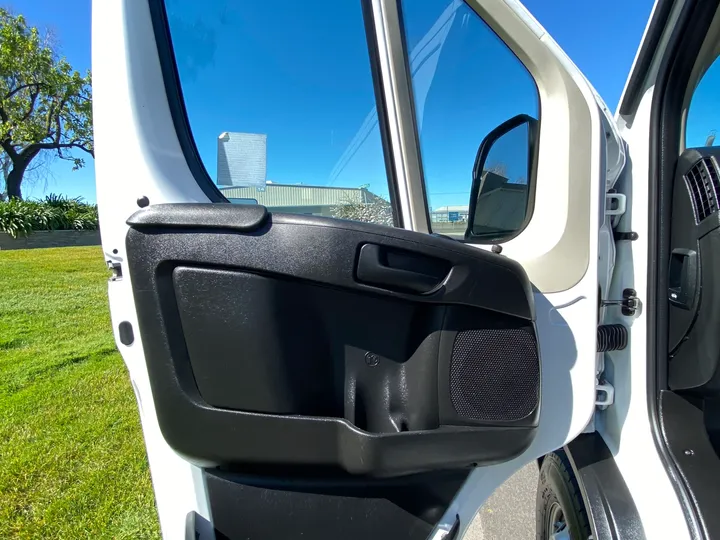 WHITE, 2020 RAM PROMASTER CARGO VAN Image 11