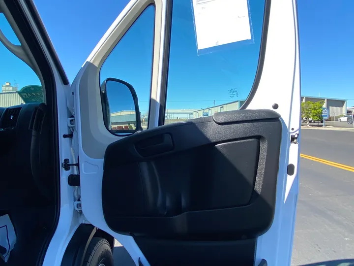 WHITE, 2020 RAM PROMASTER CARGO VAN Image 19