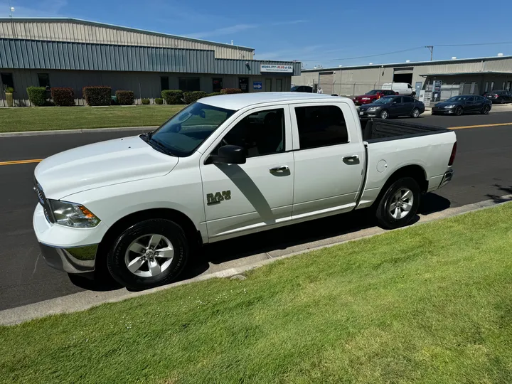 N / A, 2019 RAM 1500 CLASSIC CREW CAB Image 3