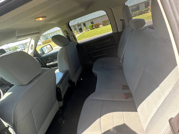 N / A, 2019 RAM 1500 CLASSIC CREW CAB Image 10