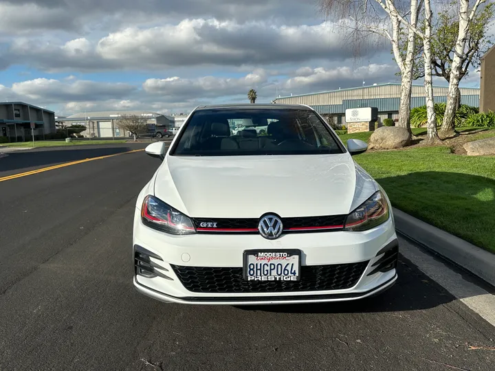 WHITE, 2018 VOLKSWAGEN GOLF GTI Image 2