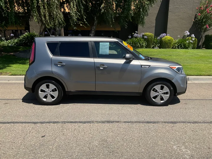 GRAY, 2016 KIA SOUL Image 2