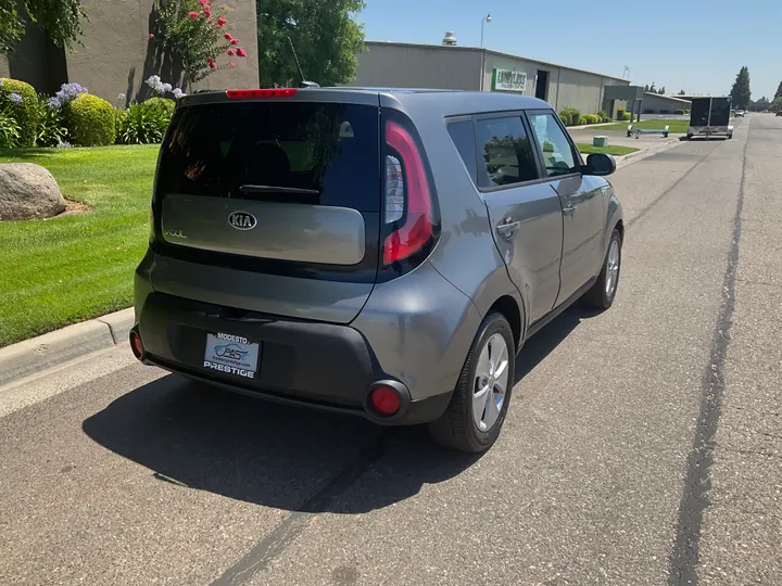 GRAY, 2016 KIA SOUL Image 5