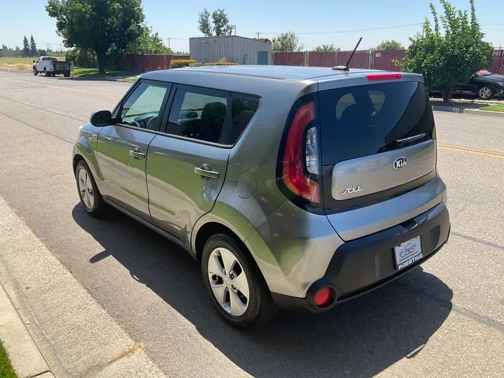 GRAY, 2016 KIA SOUL Image 7