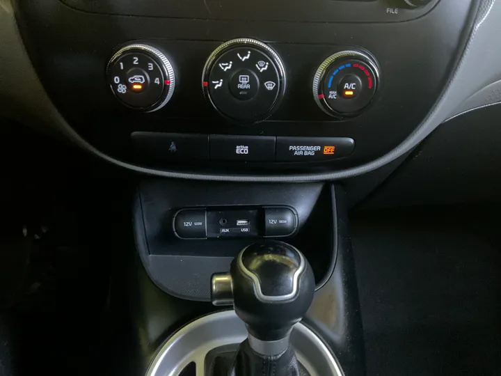 GRAY, 2016 KIA SOUL Image 12