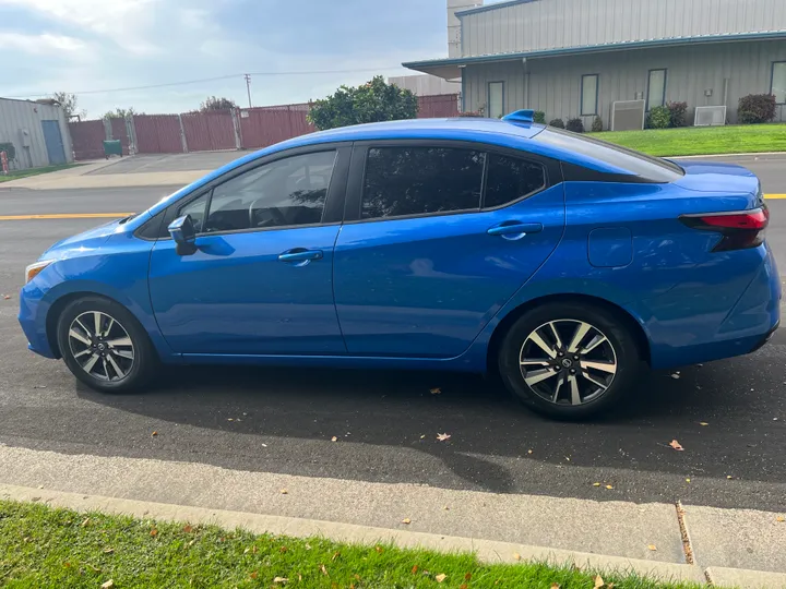 BLUE, 2021 NISSAN VERSA Image 6