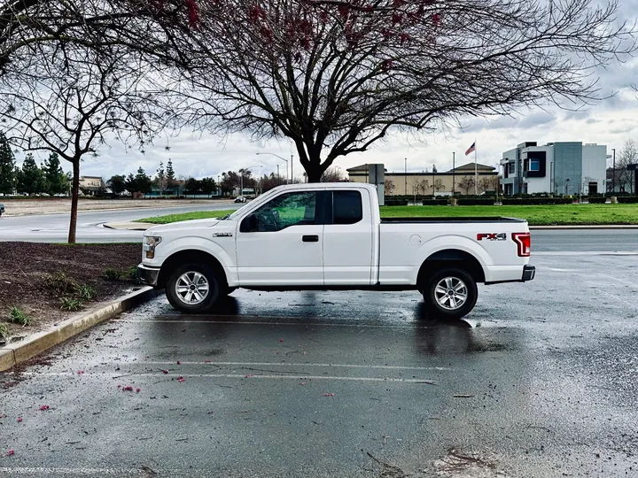 WHITE, 2017 FORD F150 SUPER CAB Image 6