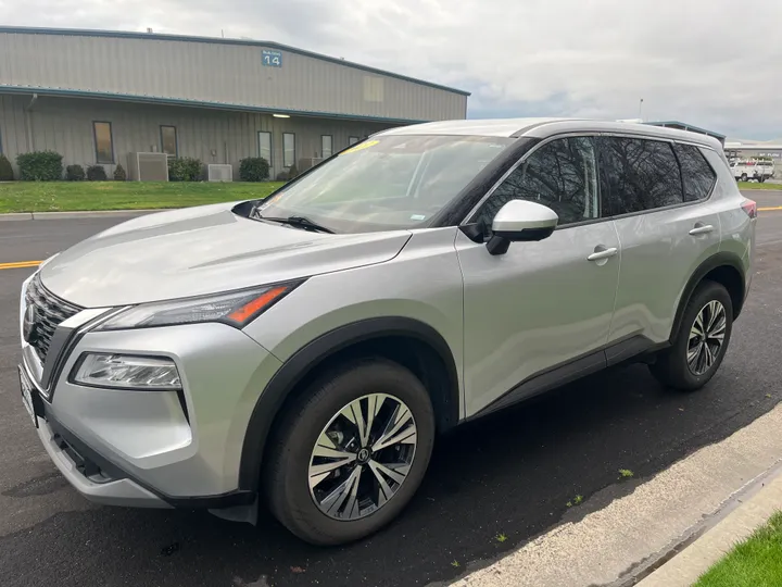 SILVER, 2021 NISSAN ROGUE Image 7