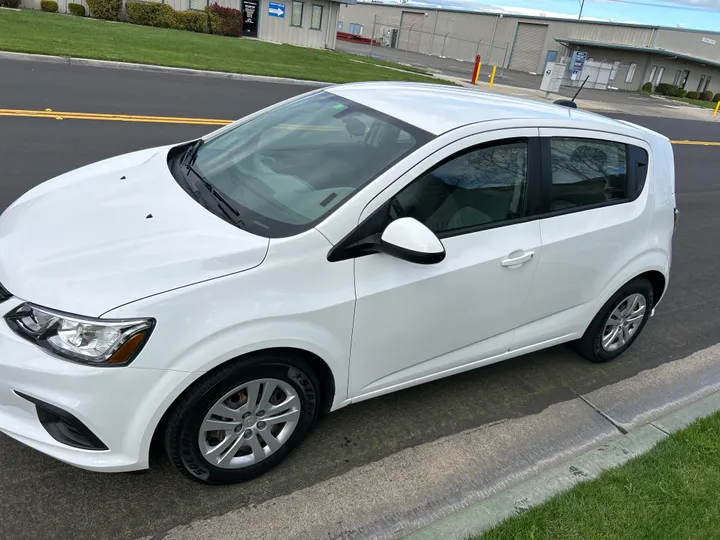 N / A, 2017 CHEVROLET SONIC Image 3