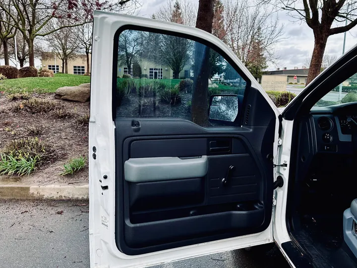 WHITE, 2014 FORD F150 REGULAR CAB Image 13