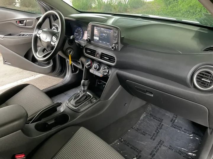 GRAY, 2018 HYUNDAI KONA Image 23