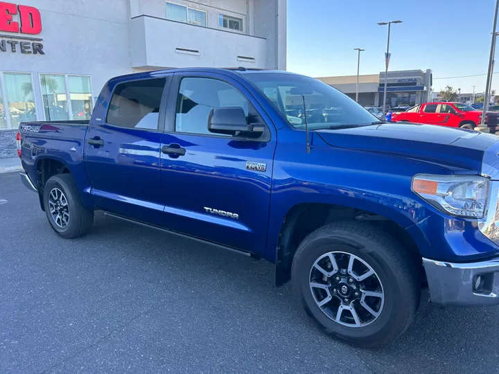 N / A, 2015 TOYOTA TUNDRA CREWMAX Image 4