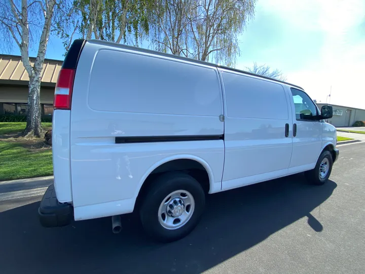 WHITE, 2019 CHEVROLET EXPRESS 2500 CARGO Image 4