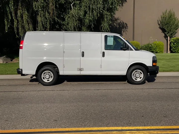 WHITE, 2019 CHEVROLET EXPRESS 2500 CARGO Image 2