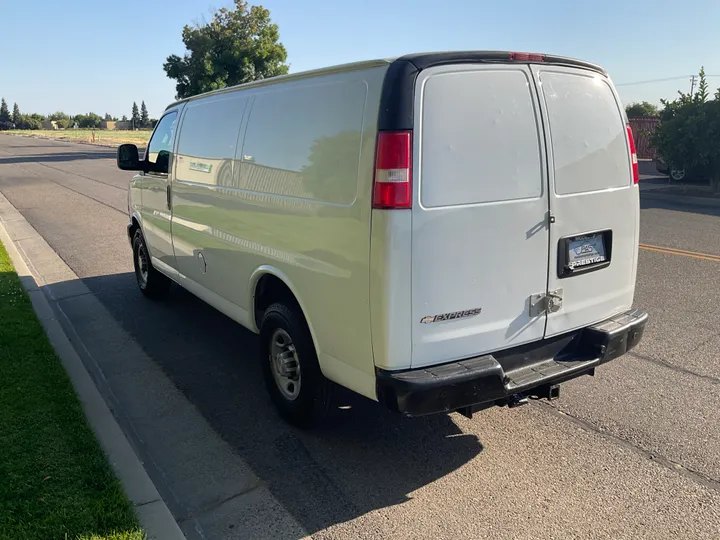 WHITE, 2019 CHEVROLET EXPRESS 2500 CARGO Image 7