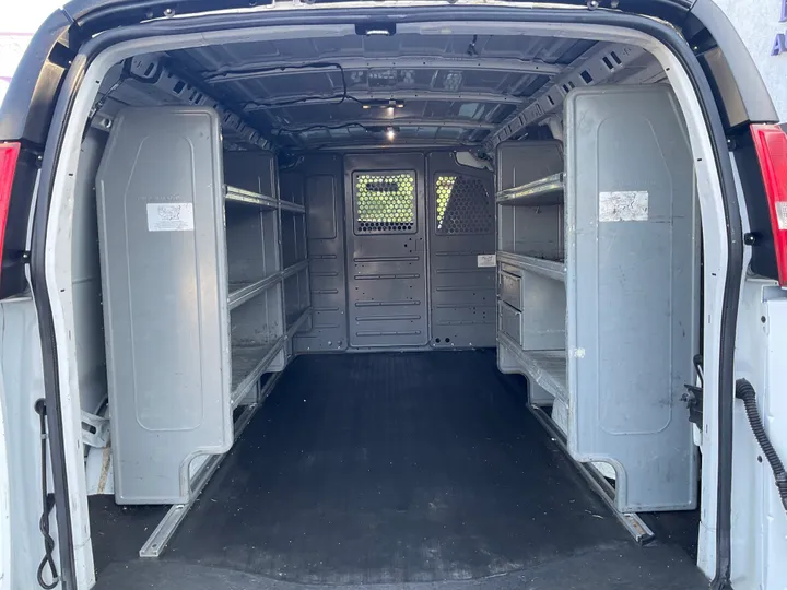 WHITE, 2019 CHEVROLET EXPRESS 2500 CARGO Image 17