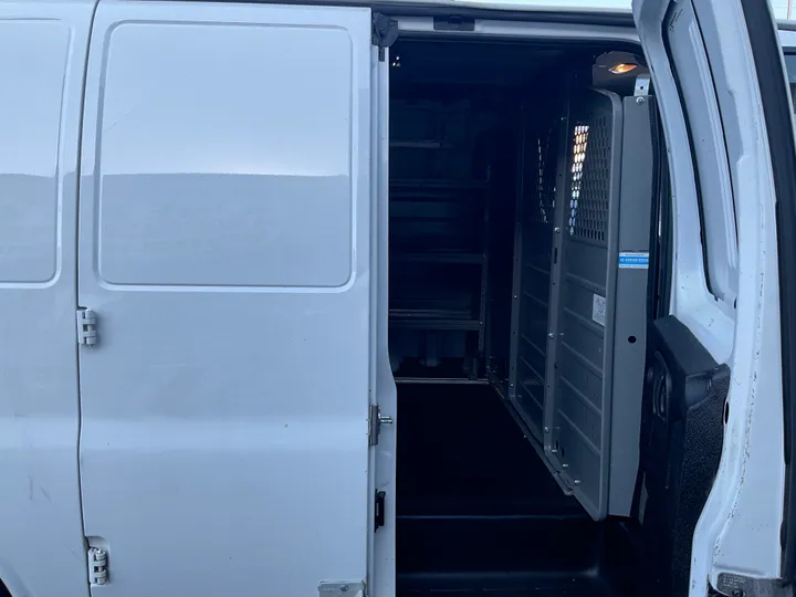 WHITE, 2019 CHEVROLET EXPRESS 2500 CARGO Image 18