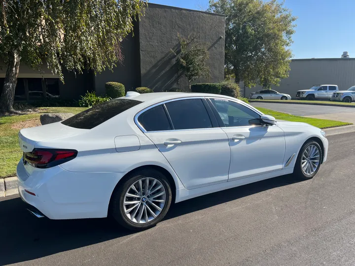 WHITE, 2021 BMW 5 SERIES Image 3