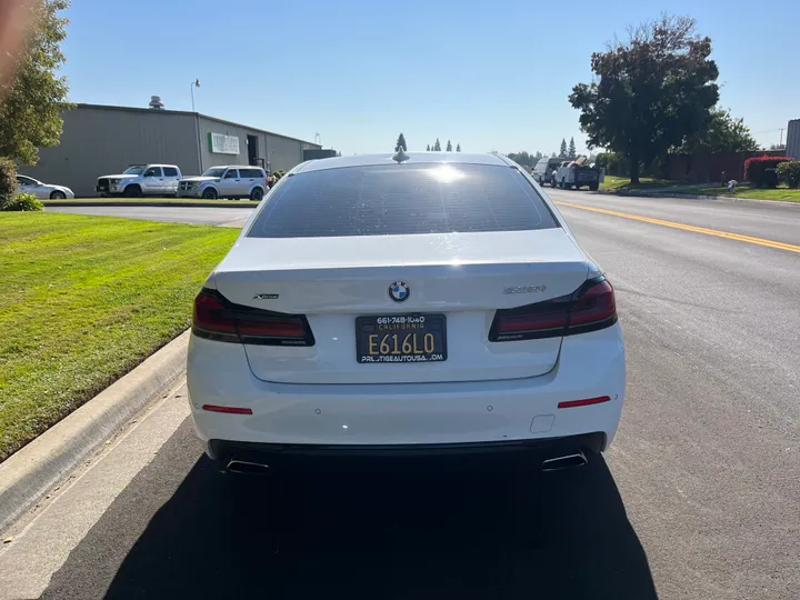 WHITE, 2021 BMW 5 SERIES Image 4