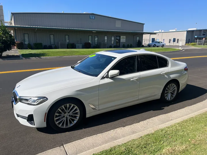 WHITE, 2021 BMW 5 SERIES Image 7