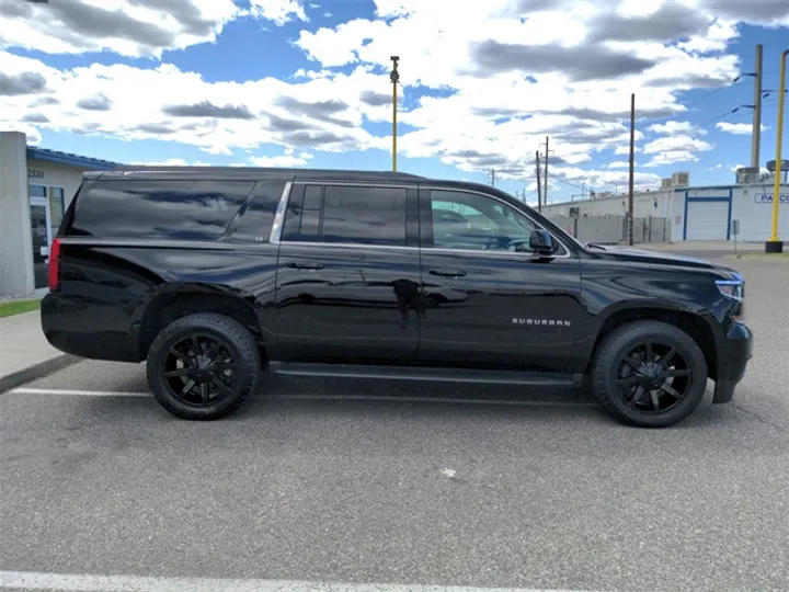 Black, 2016 CHEVROLET SUBURBAN Image 8