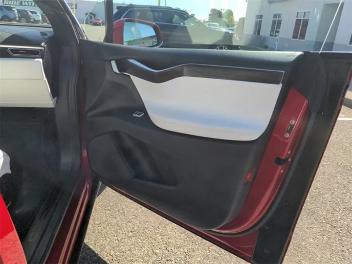 Red Multi-Coat, 2016 TESLA MODEL X Image 24