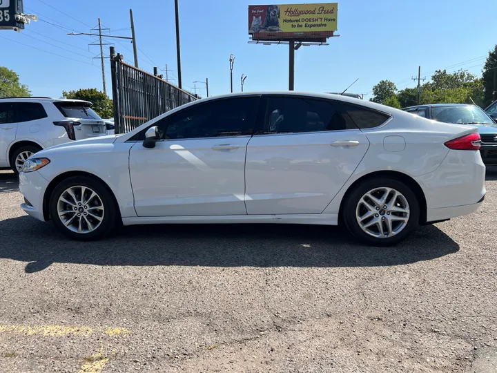 WHITE, 2017 FORD FUSION Image 9