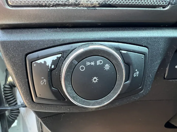 WHITE, 2017 FORD FUSION Image 16