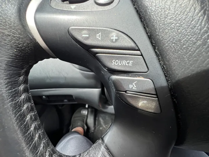 GREY, 2017 NISSAN PATHFINDER Image 23
