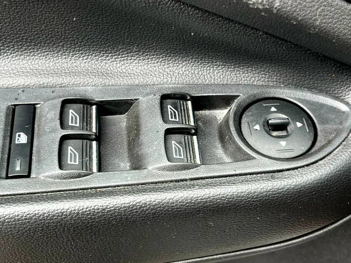 White, 2017 Ford Escape Image 27
