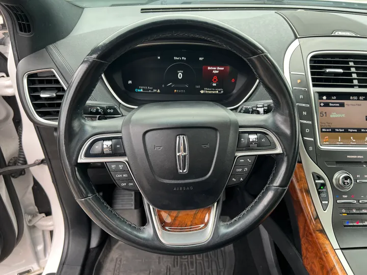 WHITE, 2019 LINCOLN NAUTILUS Image 20