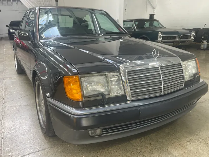 BLACK, 1993 MERCEDES-BENZ 500 E Image 5