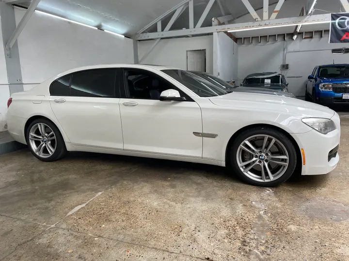 WHITE, 2014 BMW 7 SERIES Image 2