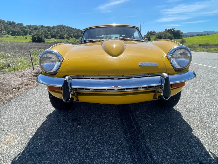 YELLOW, 1969 TRIUMPH GT6 Image 3