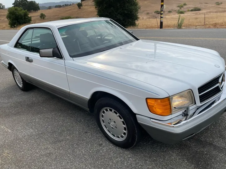 WHITE, 1988 MERCEDES-BENZ 560-CLASS Image 40