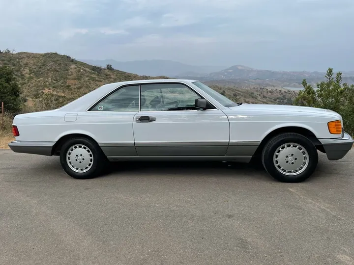 WHITE, 1988 MERCEDES-BENZ 560-CLASS Image 37