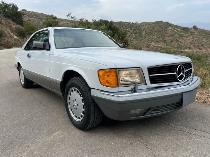 WHITE, 1988 MERCEDES-BENZ 560-CLASS Image 36