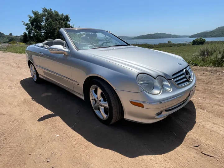 SILVER, 2005 MERCEDES-BENZ CLK-CLASS Image 3