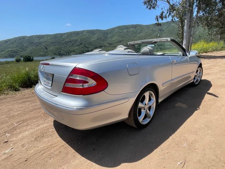 SILVER, 2005 MERCEDES-BENZ CLK-CLASS Image 8