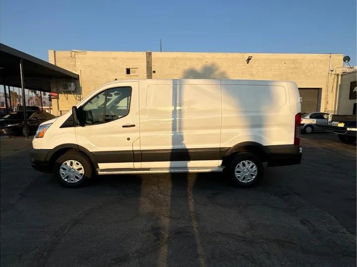 WHITE, 2021 FORD TRANSIT 250 CARGO VAN Image 8