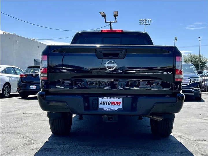 BLACK, 2022 NISSAN FRONTIER CREW CAB Image 4